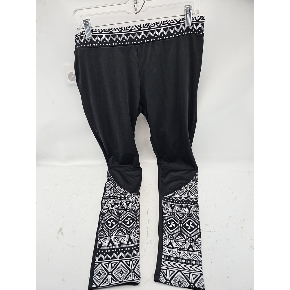 VR Black and White Geometric Performance Leggings